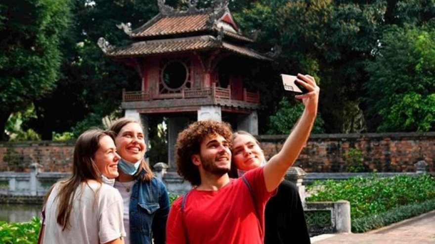 Vietnam may hit 10 million foreign tourists this year: authority